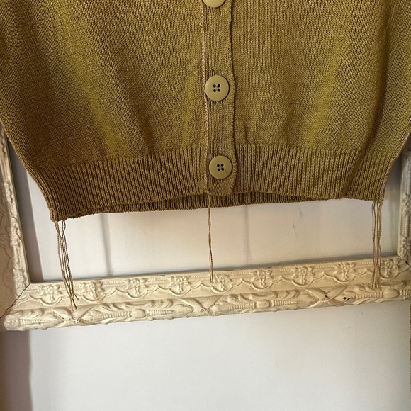 ZARA | Khaki Green Button-Up Cropped Cardigan with Contrast Topstitching - Picture 4 of 11